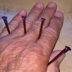 rote Nägel_Bildgröße ändern.jpg